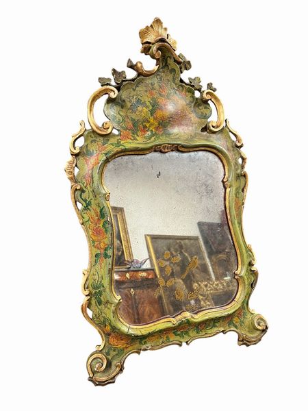 Specchiera italiana da toiletta  - Asta  Arredi Antichi, Oggetti d'Arte, Curiosities con una selezione di tappeti - Associazione Nazionale - Case d'Asta italiane