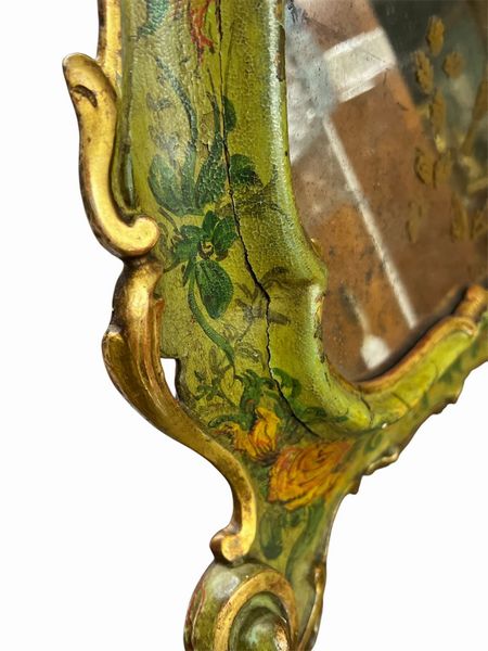 Specchiera italiana da toiletta  - Asta  Arredi Antichi, Oggetti d'Arte, Curiosities con una selezione di tappeti - Associazione Nazionale - Case d'Asta italiane