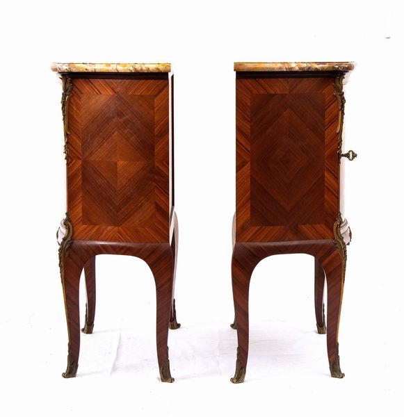 François  Linke : Coppia di mobili francesi  - Asta  Arredi Antichi, Oggetti d'Arte, Curiosities con una selezione di tappeti - Associazione Nazionale - Case d'Asta italiane