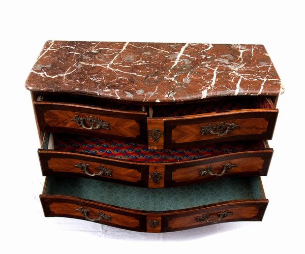 Cassettone Luigi XV francese intarsiato  - Asta  Arredi Antichi, Oggetti d'Arte, Curiosities con una selezione di tappeti - Associazione Nazionale - Case d'Asta italiane