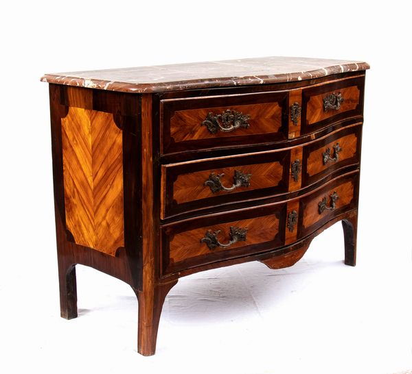 Cassettone Luigi XV francese intarsiato  - Asta  Arredi Antichi, Oggetti d'Arte, Curiosities con una selezione di tappeti - Associazione Nazionale - Case d'Asta italiane