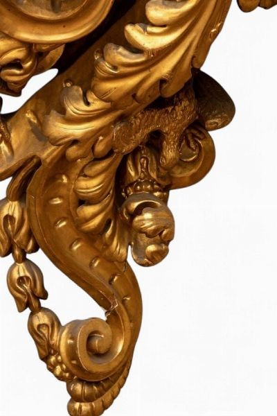 Coppia di console romane dorate ad angolo, Luigi XVI  - Asta  Arredi Antichi, Oggetti d'Arte, Curiosities con una selezione di tappeti - Associazione Nazionale - Case d'Asta italiane