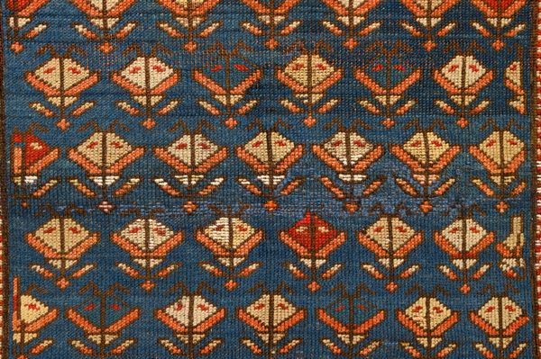 Tappeto Shirvan Caucaso  - Asta  Arredi Antichi, Oggetti d'Arte, Curiosities con una selezione di tappeti - Associazione Nazionale - Case d'Asta italiane