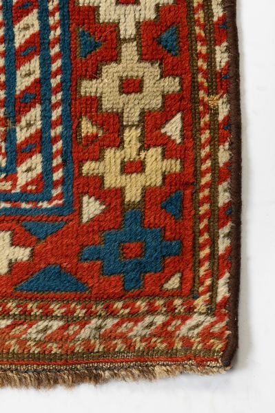 Tappeto Shirvan Caucaso  - Asta  Arredi Antichi, Oggetti d'Arte, Curiosities con una selezione di tappeti - Associazione Nazionale - Case d'Asta italiane