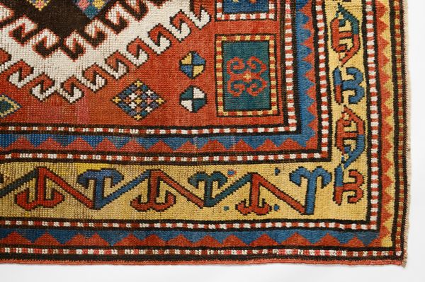 Tappeto Kazak Borchalu Caucaso  - Asta  Arredi Antichi, Oggetti d'Arte, Curiosities con una selezione di tappeti - Associazione Nazionale - Case d'Asta italiane