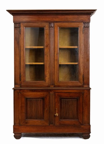 Vetrina italiana a doppio corpo  - Asta  Arredi Antichi, Oggetti d'Arte, Curiosities con una selezione di tappeti - Associazione Nazionale - Case d'Asta italiane