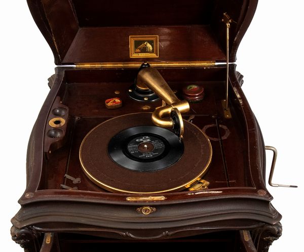 La Voce Del Padrone : Mobile grammofono voce del padrone  - Asta  Arredi Antichi, Oggetti d'Arte, Curiosities con una selezione di tappeti - Associazione Nazionale - Case d'Asta italiane