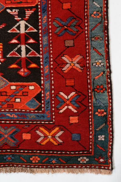 Tappeto Karabagh  - Asta  Arredi Antichi, Oggetti d'Arte, Curiosities con una selezione di tappeti - Associazione Nazionale - Case d'Asta italiane