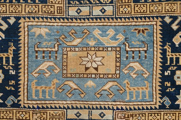 Tappeto Shirvan Caucaso  - Asta  Arredi Antichi, Oggetti d'Arte, Curiosities con una selezione di tappeti - Associazione Nazionale - Case d'Asta italiane