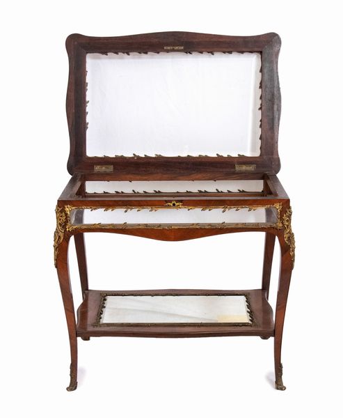 Bacheca Napoleone III francese in mogano  - Asta  Arredi Antichi, Oggetti d'Arte, Curiosities con una selezione di tappeti - Associazione Nazionale - Case d'Asta italiane