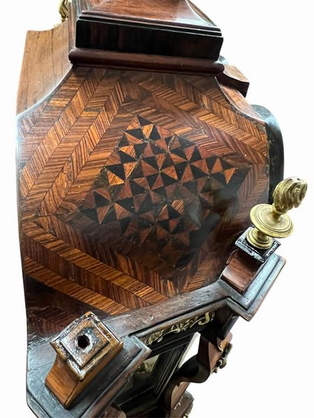 Giorgi Pietro, canonico di Velletri : Orologio da appoggio italiano Luigi XV  - Asta  Arredi Antichi, Oggetti d'Arte, Curiosities con una selezione di tappeti - Associazione Nazionale - Case d'Asta italiane