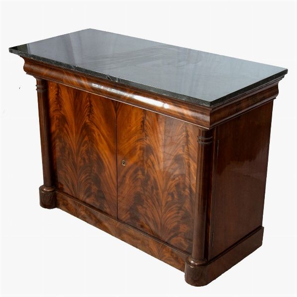 Cassettone Transizione francese in piuma di mogano  - Asta  Arredi Antichi, Oggetti d'Arte, Curiosities con una selezione di tappeti - Associazione Nazionale - Case d'Asta italiane