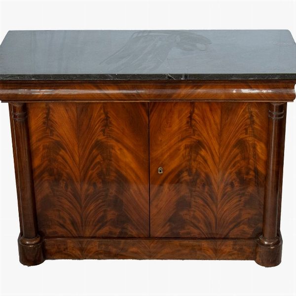 Cassettone Transizione francese in piuma di mogano  - Asta  Arredi Antichi, Oggetti d'Arte, Curiosities con una selezione di tappeti - Associazione Nazionale - Case d'Asta italiane