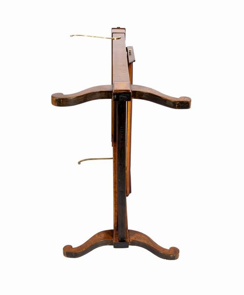 L. Petit : Copricamino francese Carlo X in legno di acero con intarsi  - Asta  Arredi Antichi, Oggetti d'Arte, Curiosities con una selezione di tappeti - Associazione Nazionale - Case d'Asta italiane