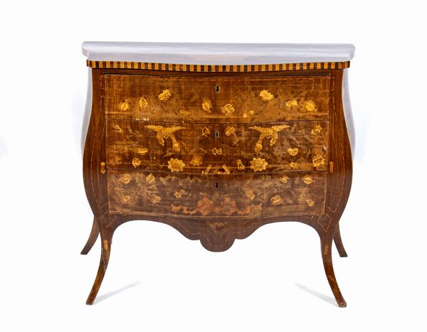 Comò olandese intarsiato  - Asta  Arredi Antichi, Oggetti d'Arte, Curiosities con una selezione di tappeti - Associazione Nazionale - Case d'Asta italiane