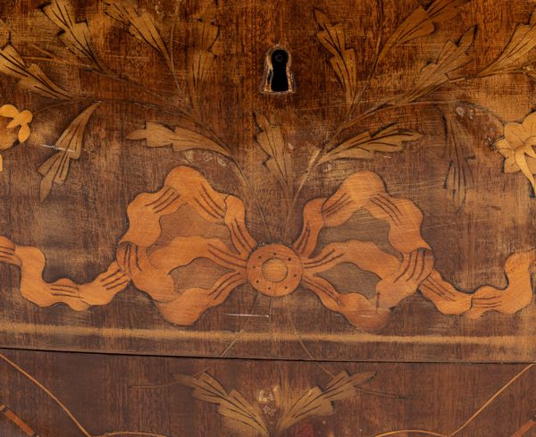 Comò olandese intarsiato  - Asta  Arredi Antichi, Oggetti d'Arte, Curiosities con una selezione di tappeti - Associazione Nazionale - Case d'Asta italiane