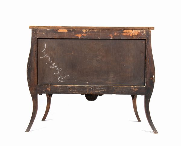 Comò olandese intarsiato  - Asta  Arredi Antichi, Oggetti d'Arte, Curiosities con una selezione di tappeti - Associazione Nazionale - Case d'Asta italiane