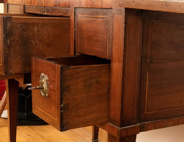 Toletta da donna Luigi XVI francese  - Asta  Arredi Antichi, Oggetti d'Arte, Curiosities con una selezione di tappeti - Associazione Nazionale - Case d'Asta italiane