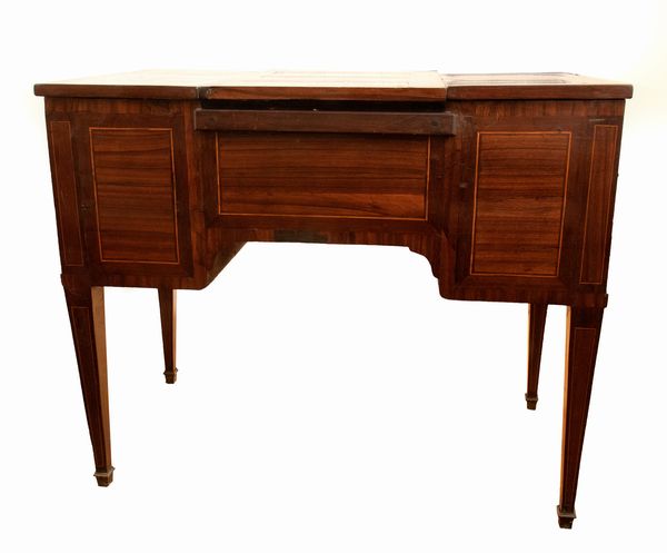 Toletta da donna Luigi XVI francese  - Asta  Arredi Antichi, Oggetti d'Arte, Curiosities con una selezione di tappeti - Associazione Nazionale - Case d'Asta italiane