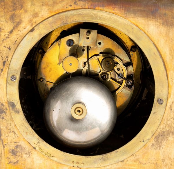 Orologio da appoggio Carlo X francese in bronzo dorato  - Asta  Arredi Antichi, Oggetti d'Arte, Curiosities con una selezione di tappeti - Associazione Nazionale - Case d'Asta italiane