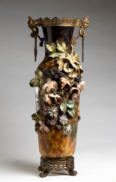 Ernest Sanglan : Vaso Art Nouveau francese in maiolica  - Asta  Arredi Antichi, Oggetti d'Arte, Curiosities con una selezione di tappeti - Associazione Nazionale - Case d'Asta italiane