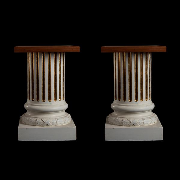 Coppia di colonne francesi laccate  - Asta  Arredi Antichi, Oggetti d'Arte, Curiosities con una selezione di tappeti - Associazione Nazionale - Case d'Asta italiane