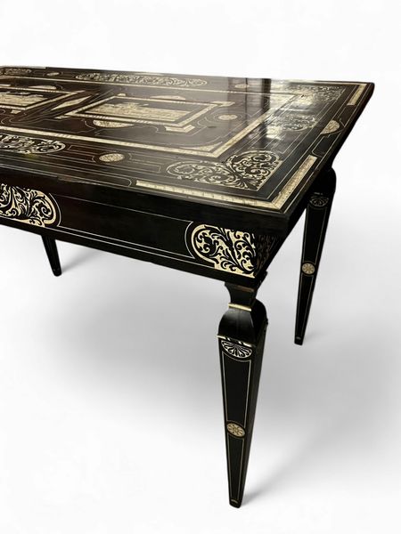 Pogliani Ferdinando : Tavolo italiano intarsiato in avorio  - Asta  Arredi Antichi, Oggetti d'Arte, Curiosities con una selezione di tappeti - Associazione Nazionale - Case d'Asta italiane