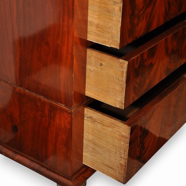 Mobile bar Biedermeier tedesco in mogano  - Asta  Arredi Antichi, Oggetti d'Arte, Curiosities con una selezione di tappeti - Associazione Nazionale - Case d'Asta italiane