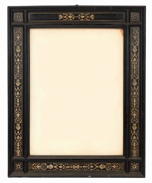 Pogliani Ferdinando : Cornice itaiana intarsiata in avorio  - Asta  Arredi Antichi, Oggetti d'Arte, Curiosities con una selezione di tappeti - Associazione Nazionale - Case d'Asta italiane