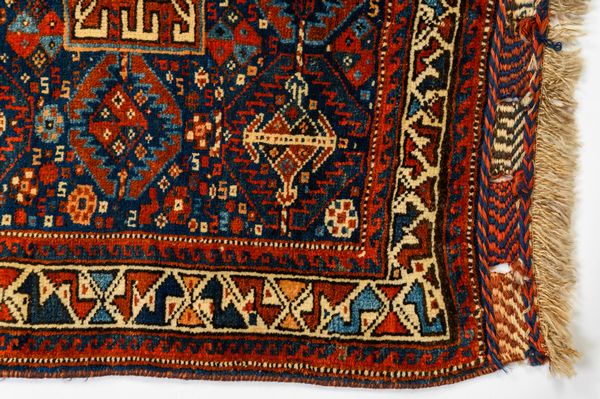 Tappeto Sacco Qashqai  - Asta  Arredi Antichi, Oggetti d'Arte, Curiosities con una selezione di tappeti - Associazione Nazionale - Case d'Asta italiane