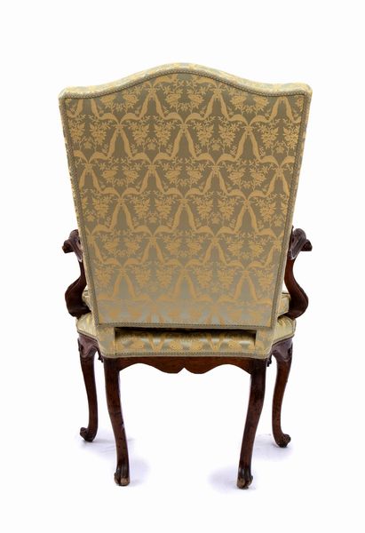 Poltrona italiana in noce  - Asta  Arredi Antichi, Oggetti d'Arte, Curiosities con una selezione di tappeti - Associazione Nazionale - Case d'Asta italiane
