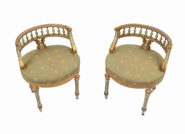 Consolina da muro e due poltrone in stile Veneziano  - Asta  Arredi Antichi, Oggetti d'Arte, Curiosities con una selezione di tappeti - Associazione Nazionale - Case d'Asta italiane