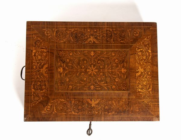 Scatola portagioie intarsiata, Italia Luigi XVI  - Asta  Arredi Antichi, Oggetti d'Arte, Curiosities con una selezione di tappeti - Associazione Nazionale - Case d'Asta italiane