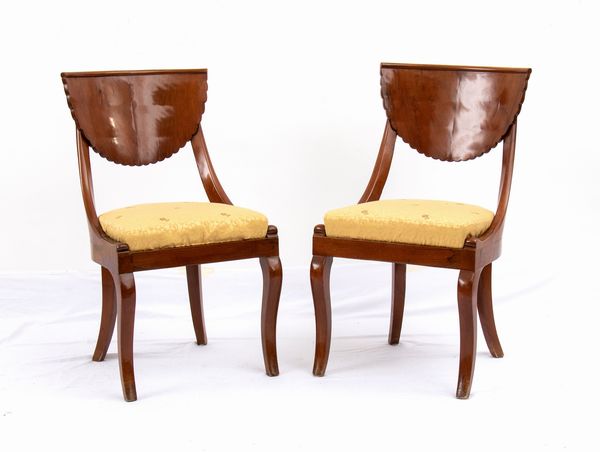 Gruppo di sei sedie italiane  - Asta  Arredi Antichi, Oggetti d'Arte, Curiosities con una selezione di tappeti - Associazione Nazionale - Case d'Asta italiane