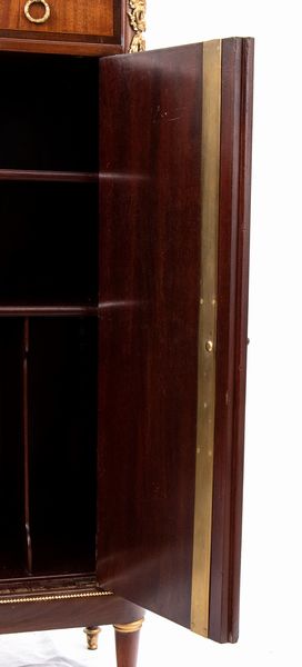 Maison Krieger : Mobile porta spartiti musicali francese in mogano  - Asta  Arredi Antichi, Oggetti d'Arte, Curiosities con una selezione di tappeti - Associazione Nazionale - Case d'Asta italiane