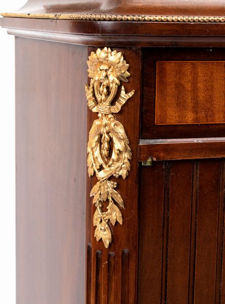 Maison Krieger : Mobile porta spartiti musicali francese in mogano  - Asta  Arredi Antichi, Oggetti d'Arte, Curiosities con una selezione di tappeti - Associazione Nazionale - Case d'Asta italiane