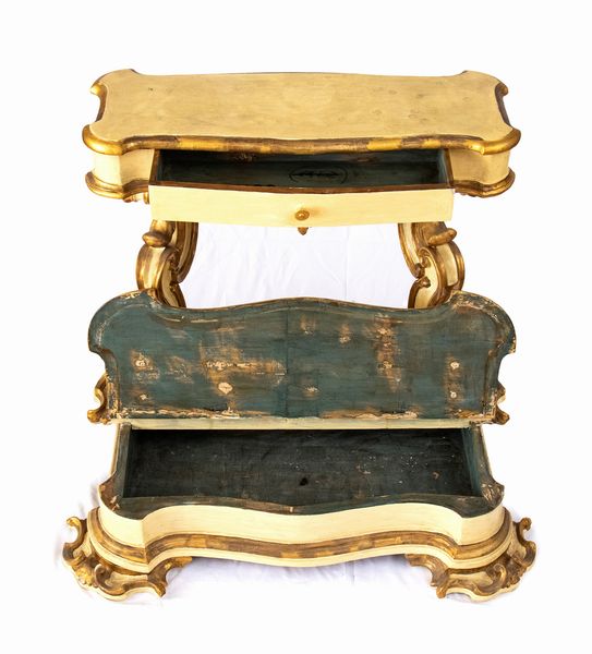 Inginocchiatoio italiano laccato, Luigi XVI  - Asta  Arredi Antichi, Oggetti d'Arte, Curiosities con una selezione di tappeti - Associazione Nazionale - Case d'Asta italiane