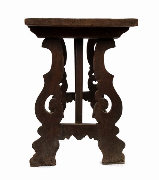 Tavolo Luigi XV italiano a capretta  - Asta  Arredi Antichi, Oggetti d'Arte, Curiosities con una selezione di tappeti - Associazione Nazionale - Case d'Asta italiane