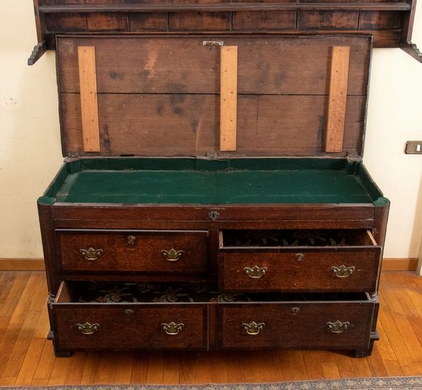 Madia inglese Giorgio III in legno di rovere  - Asta  Arredi Antichi, Oggetti d'Arte, Curiosities con una selezione di tappeti - Associazione Nazionale - Case d'Asta italiane