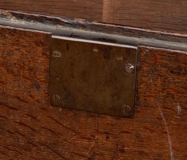 Madia inglese Giorgio III in legno di rovere  - Asta  Arredi Antichi, Oggetti d'Arte, Curiosities con una selezione di tappeti - Associazione Nazionale - Case d'Asta italiane