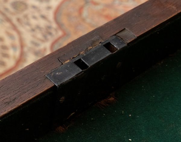 Madia inglese Giorgio III in legno di rovere  - Asta  Arredi Antichi, Oggetti d'Arte, Curiosities con una selezione di tappeti - Associazione Nazionale - Case d'Asta italiane