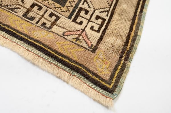 Tappeto Lezghi  - Asta  Arredi Antichi, Oggetti d'Arte, Curiosities con una selezione di tappeti - Associazione Nazionale - Case d'Asta italiane