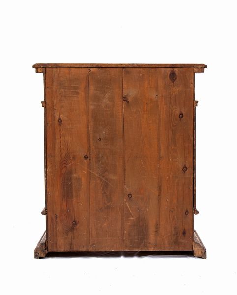 Stipo italiano in noce  - Asta  Arredi Antichi, Oggetti d'Arte, Curiosities con una selezione di tappeti - Associazione Nazionale - Case d'Asta italiane