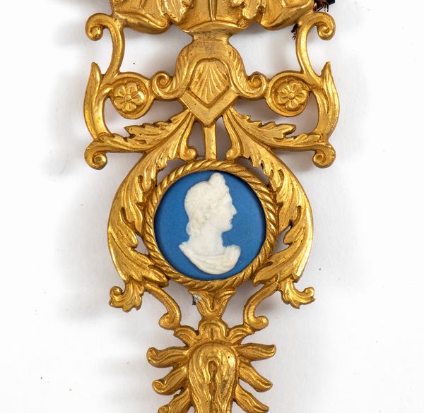 Gruppo di quattro appliques inglesi  - Asta  Arredi Antichi, Oggetti d'Arte, Curiosities con una selezione di tappeti - Associazione Nazionale - Case d'Asta italiane