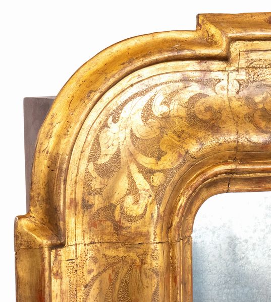 Cornice bacheca francese  - Asta  Arredi Antichi, Oggetti d'Arte, Curiosities con una selezione di tappeti - Associazione Nazionale - Case d'Asta italiane