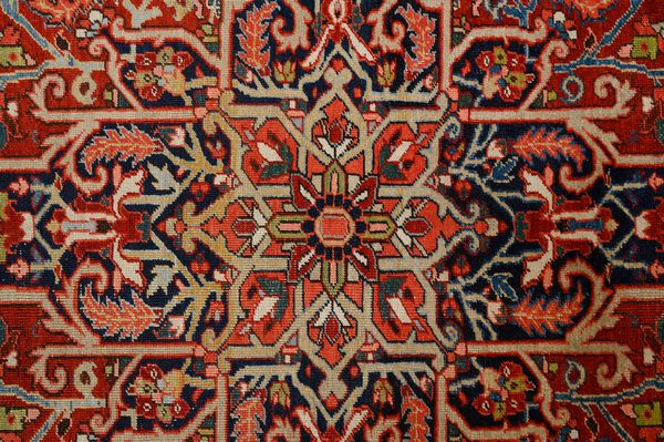 Tappeto Heriz  - Asta  Arredi Antichi, Oggetti d'Arte, Curiosities con una selezione di tappeti - Associazione Nazionale - Case d'Asta italiane