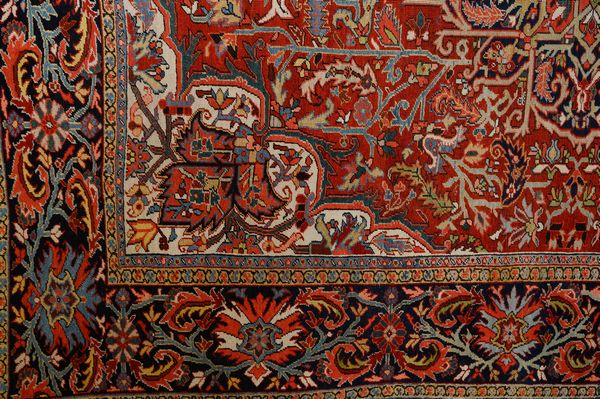 Tappeto Heriz  - Asta  Arredi Antichi, Oggetti d'Arte, Curiosities con una selezione di tappeti - Associazione Nazionale - Case d'Asta italiane