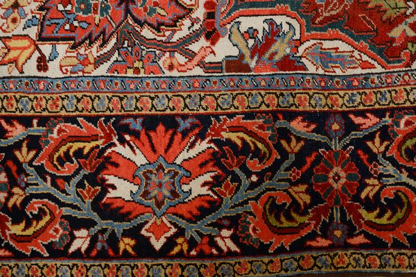 Tappeto Heriz  - Asta  Arredi Antichi, Oggetti d'Arte, Curiosities con una selezione di tappeti - Associazione Nazionale - Case d'Asta italiane