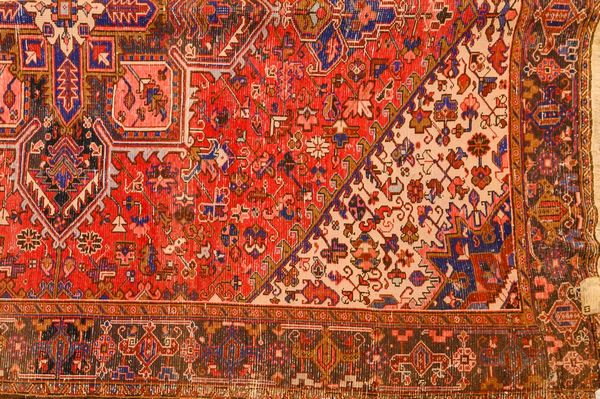 Tappeto Heriz  - Asta  Arredi Antichi, Oggetti d'Arte, Curiosities con una selezione di tappeti - Associazione Nazionale - Case d'Asta italiane