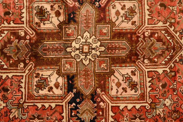 Tappeto Heriz  - Asta  Arredi Antichi, Oggetti d'Arte, Curiosities con una selezione di tappeti - Associazione Nazionale - Case d'Asta italiane